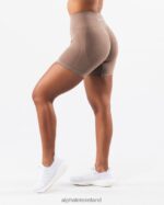 Clothing IE Alphalete Women Amplify Contour Short 5" Sand Brown 2L4400313 - Image 4