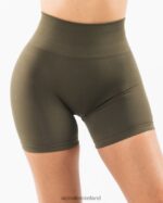 Clothing IE Alphalete Women Amplify Short 4.5" Oak Green 2L4400340 - Image 3