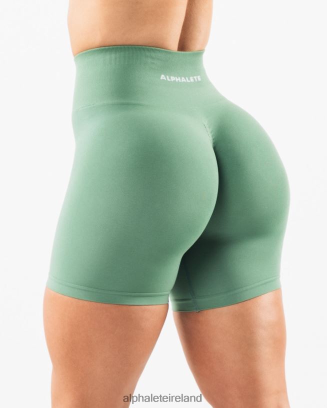 clothing_ie_alphalete_women_amplify_short_6_5_jade_green_2l4400359.jpg Clothing IE Alphalete Women Amplify Short 6.5" Jade Green 2L4400359 - Image 1