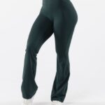 Clothing IE Alphalete Women Aura Flared Pant Cypress Green 2L4400379