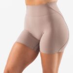 Clothing IE Alphalete Women Aura Short 5" Sand Brown 2L4400308