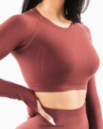 Clothing IE Alphalete Women Stratus LS Crop Autumn Red 2L4400254 - Image 5