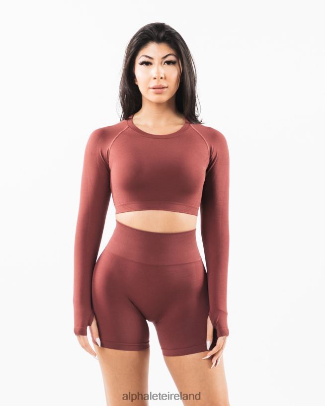 clothing_ie_alphalete_women_stratus_ls_crop_autumn_red_2l4400254.jpg Clothing IE Alphalete Women Stratus LS Crop Autumn Red 2L4400254 - Image 1