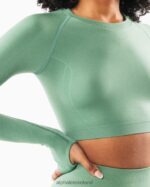 Clothing IE Alphalete Women Stratus LS Crop Jade Green 2L4400248 - Image 5